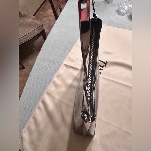 ‼️FLASH SALE‼️RARE Vintage Ferragamo! Super Clean Condition!! - Picture 3 of 9